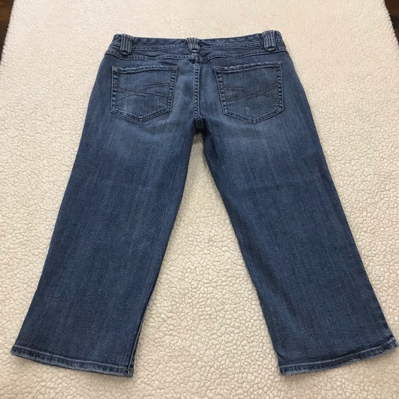 Aeropostale Stretch Denim Blue Jean Capri Pants
Size 9 / 10 Medium 
2 Front & - Picture 12 of 16